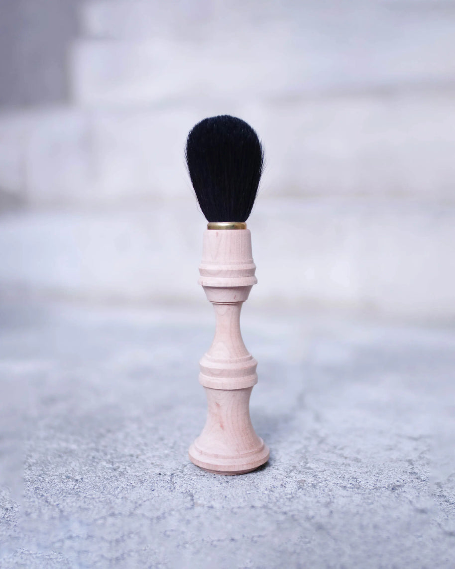 HUMBLE CRAFT フェイスブラシ 天然木スタンド型 世界観イメージ 日本製 職人仕上げ