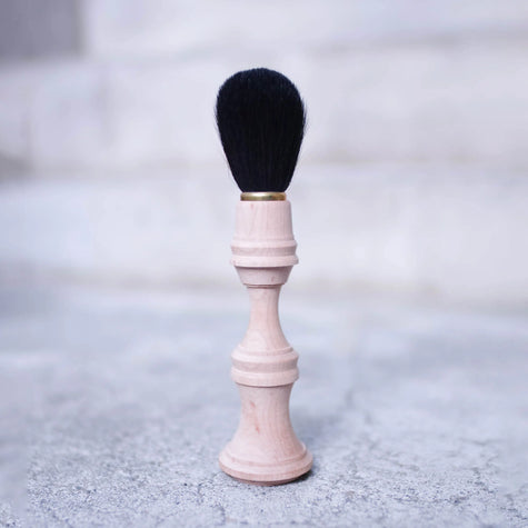 HUMBLE CRAFT フェイスブラシ 天然木スタンド型 世界観イメージ 日本製 職人仕上げ