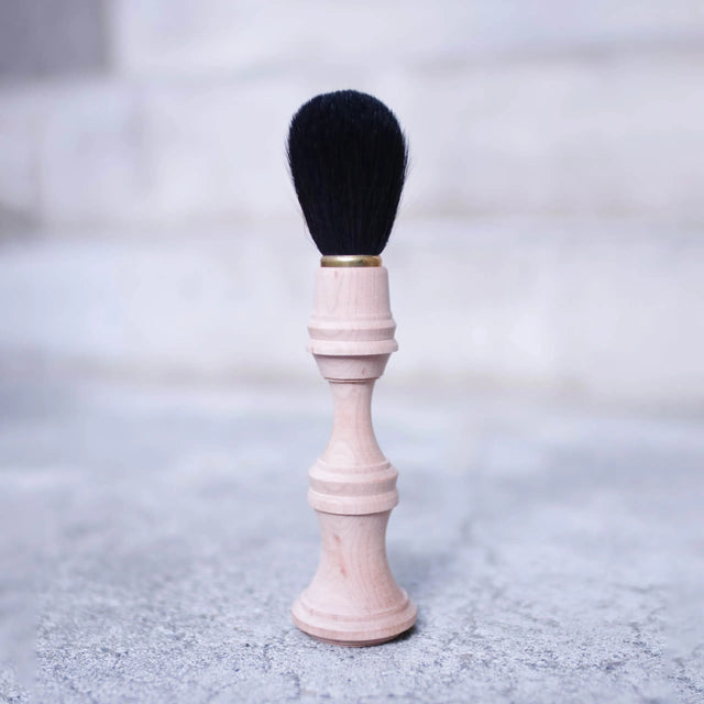 HUMBLE CRAFT フェイスブラシ 天然木スタンド型 世界観イメージ 日本製 職人仕上げ